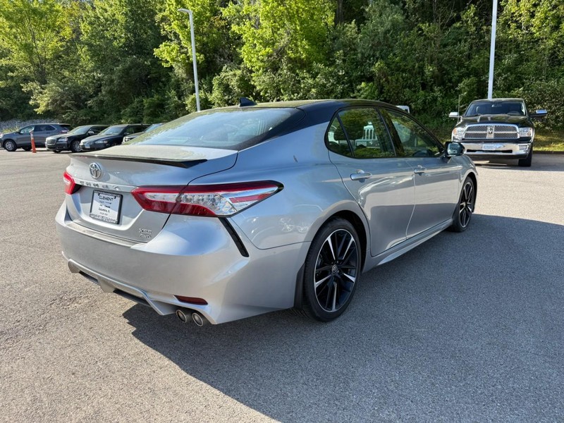 Toyota Camry Vehicle Image 09