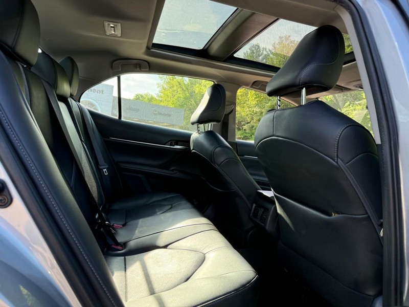 Toyota Camry Vehicle Image 13