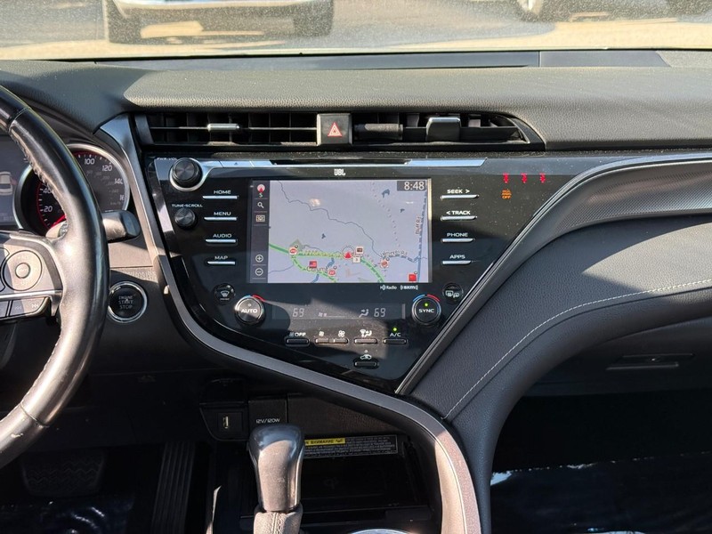 Toyota Camry Vehicle Image 16