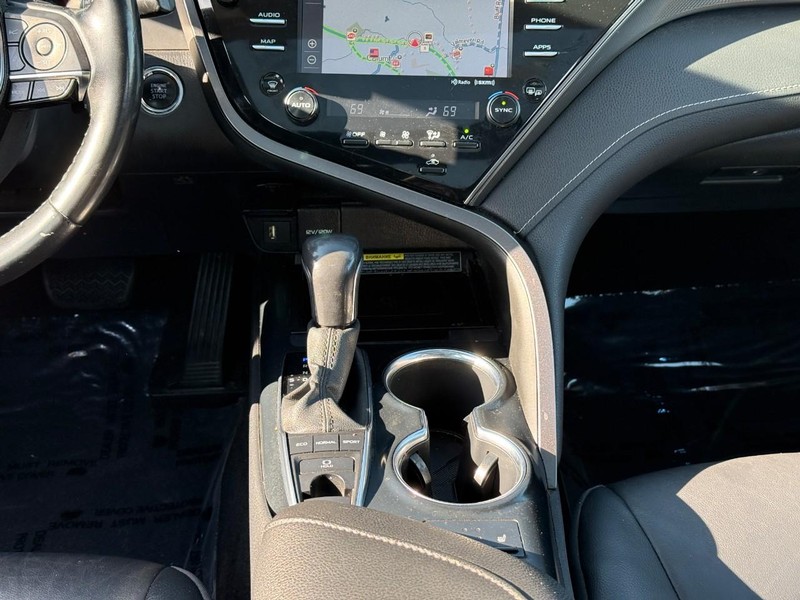 Toyota Camry Vehicle Image 18