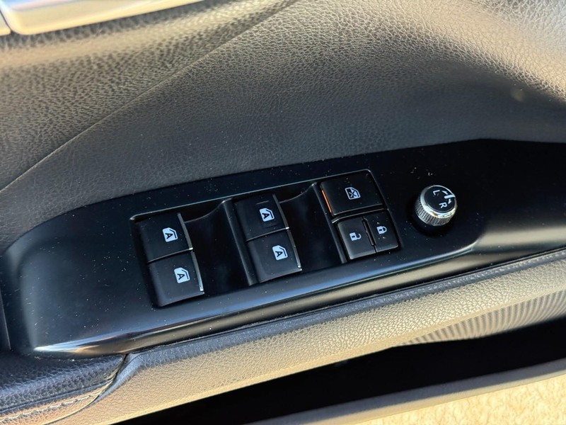 Toyota Camry Vehicle Image 20