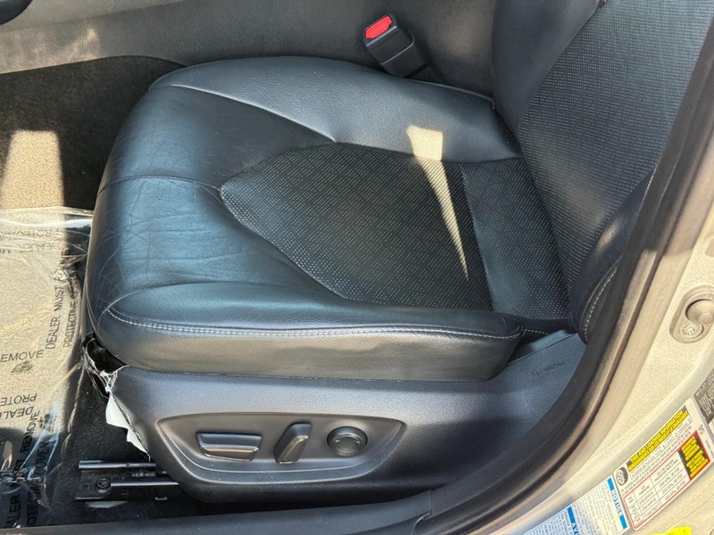 Toyota Camry Vehicle Image 21