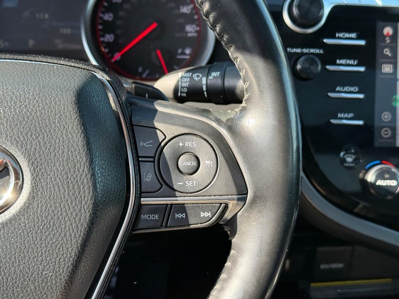 Toyota Camry Vehicle Image 24