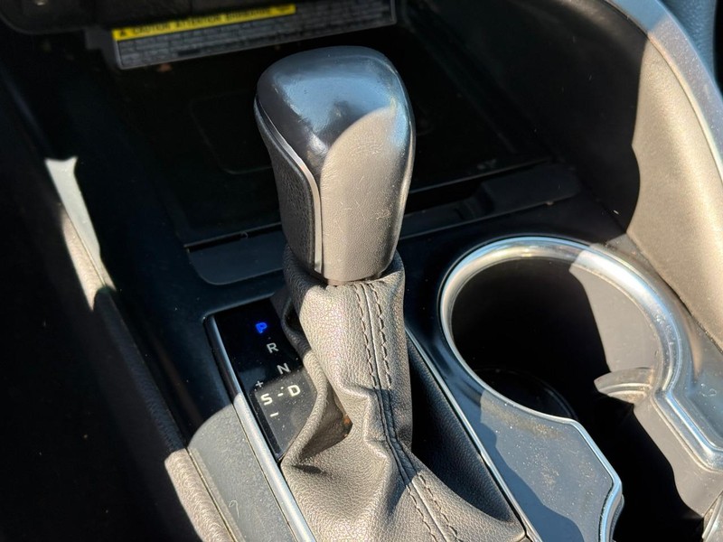 Toyota Camry Vehicle Image 26