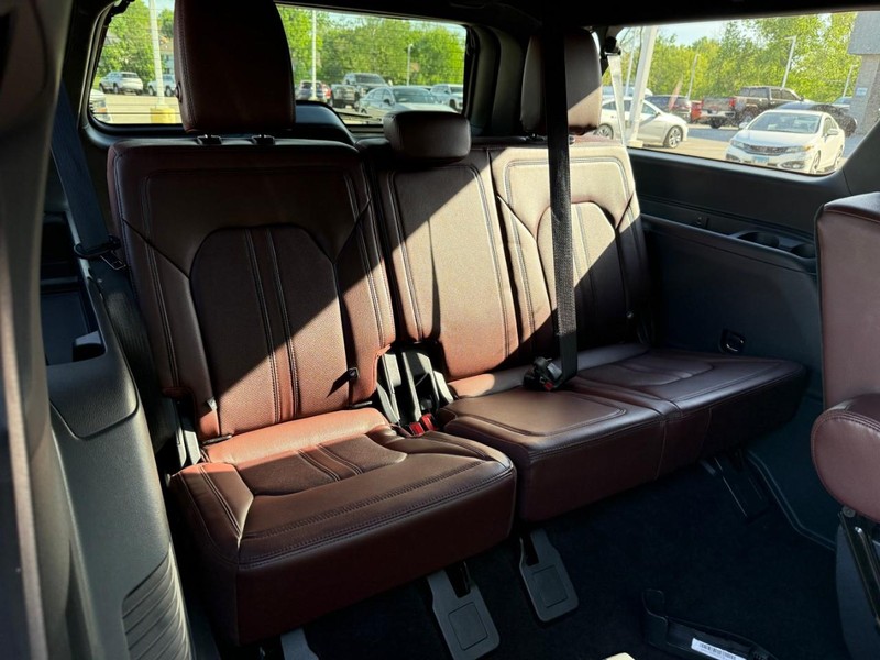 Ford Expedition Max Vehicle Image 14