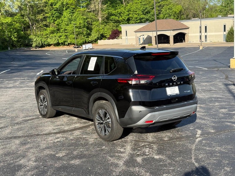 Nissan Rogue Vehicle Image 04