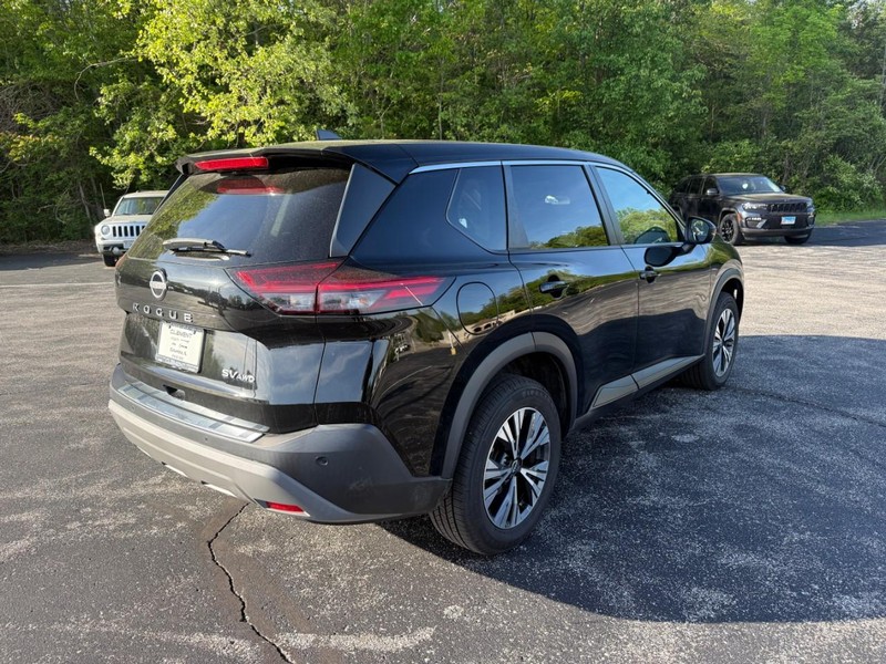 Nissan Rogue Vehicle Image 11