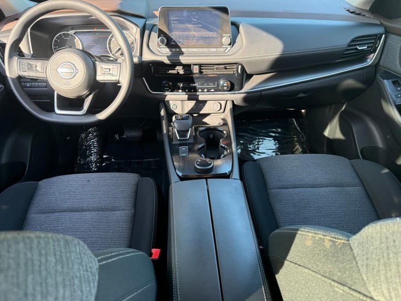 Nissan Rogue Vehicle Image 15