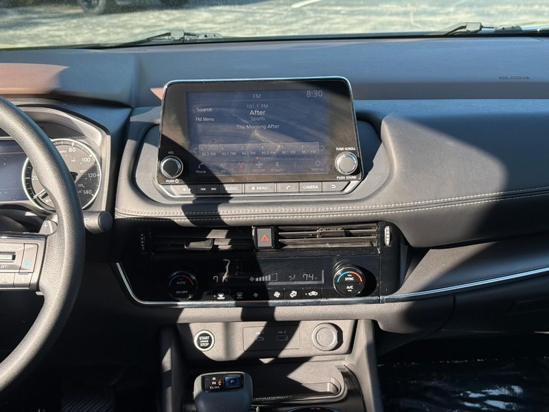 Nissan Rogue Vehicle Image 17