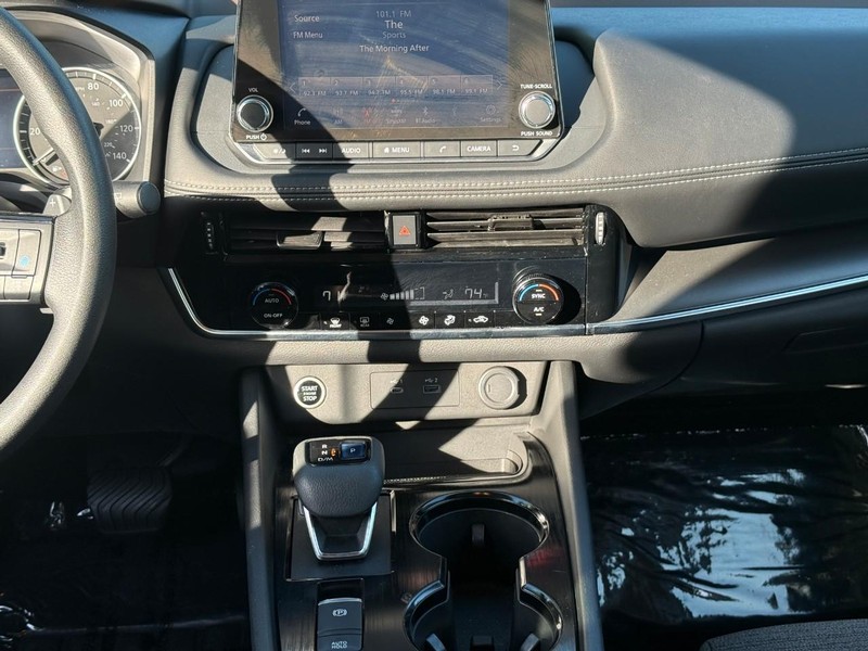 Nissan Rogue Vehicle Image 18
