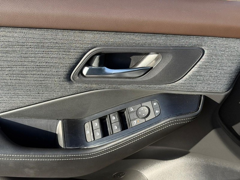 Nissan Rogue Vehicle Image 20