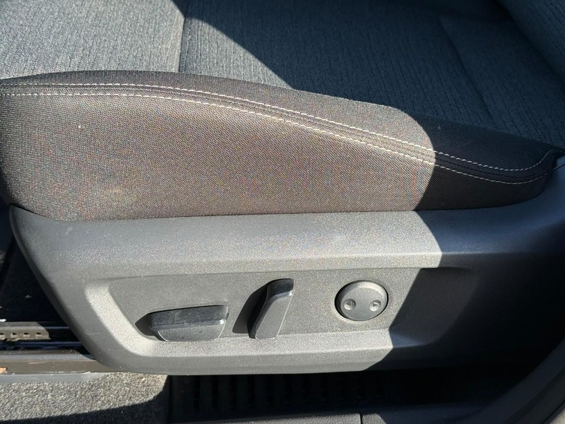 Nissan Rogue Vehicle Image 22