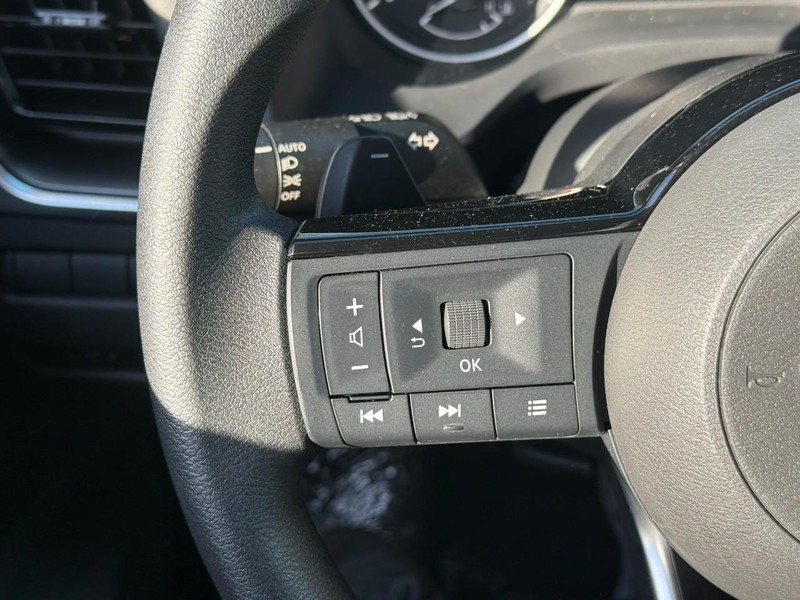 Nissan Rogue Vehicle Image 23