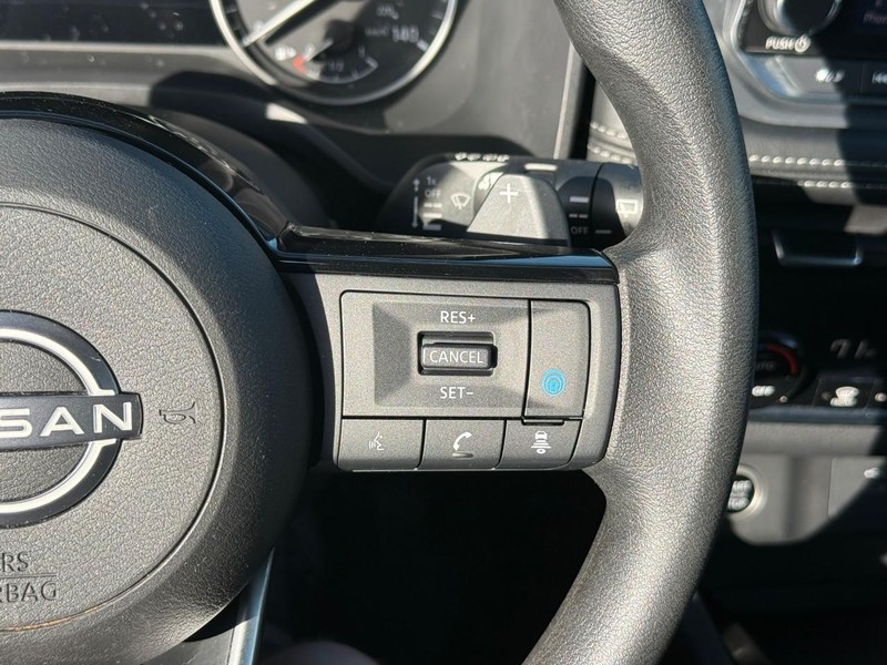 Nissan Rogue Vehicle Image 24