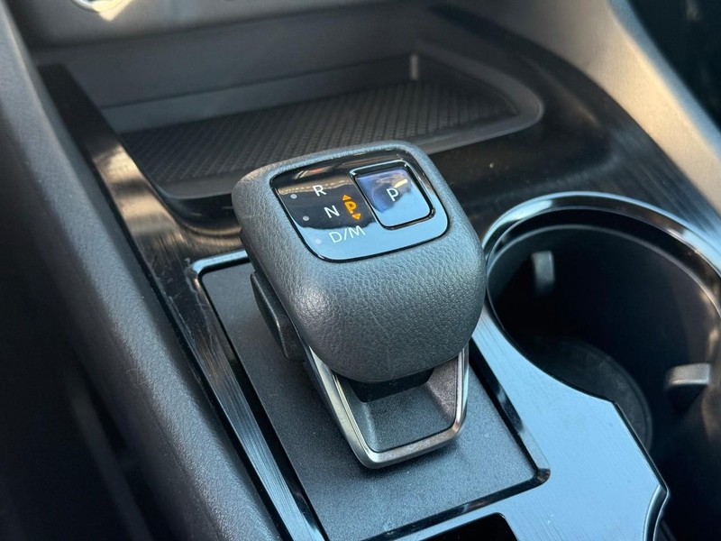 Nissan Rogue Vehicle Image 26