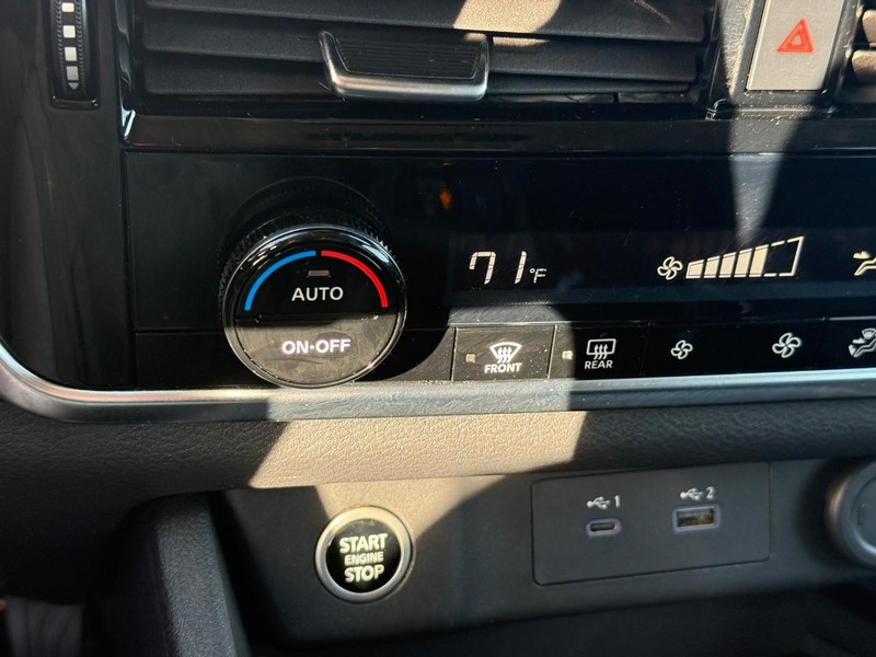 Nissan Rogue Vehicle Image 27