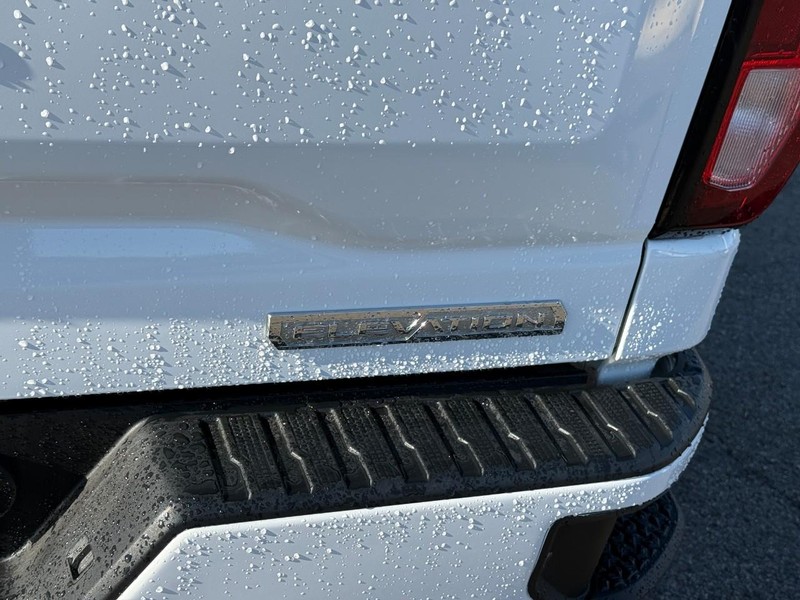 GMC Sierra 1500 Vehicle Full-screen Gallery Image 5