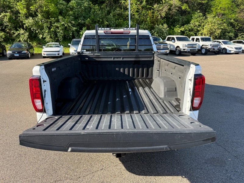 GMC Sierra 1500 Vehicle Full-screen Gallery Image 6
