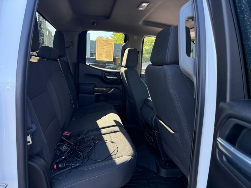 GMC Sierra 1500 Vehicle Full-screen Gallery Image 11