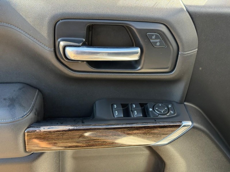 GMC Sierra 1500 Vehicle Full-screen Gallery Image 12