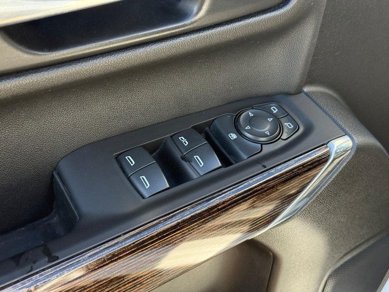 GMC Sierra 1500 Vehicle Full-screen Gallery Image 13