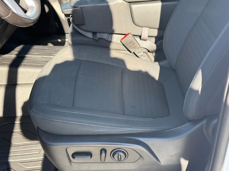 GMC Sierra 1500 Vehicle Full-screen Gallery Image 14