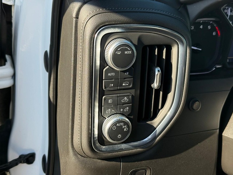 GMC Sierra 1500 Vehicle Full-screen Gallery Image 15