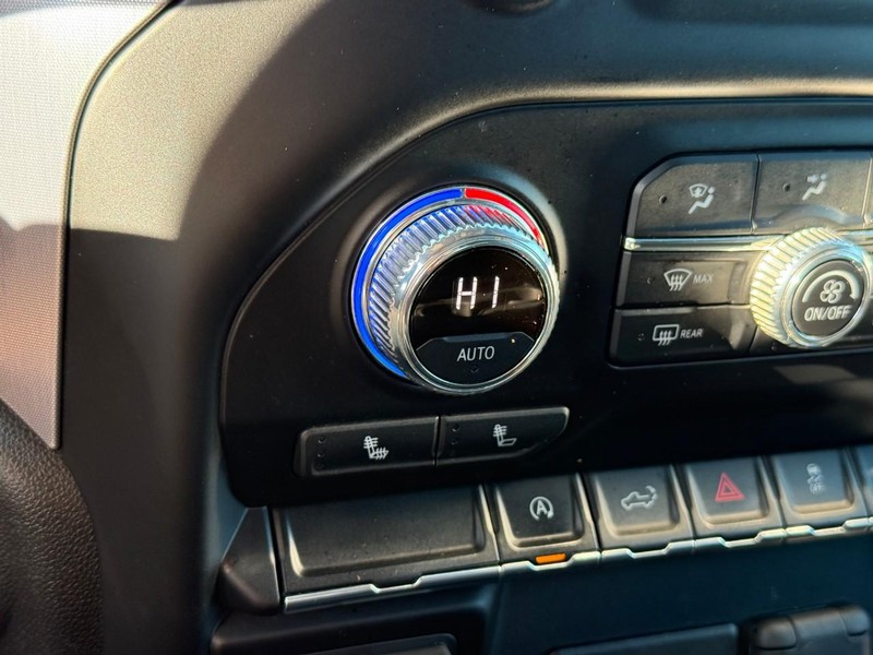 GMC Sierra 1500 Vehicle Full-screen Gallery Image 19