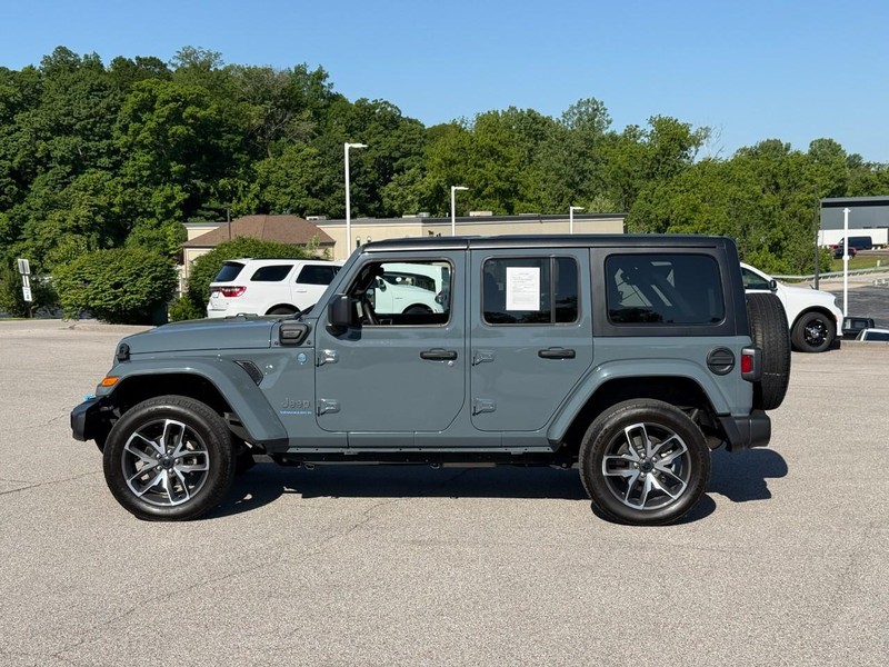 Jeep Wrangler 4xe Vehicle Full-screen Gallery Image 2