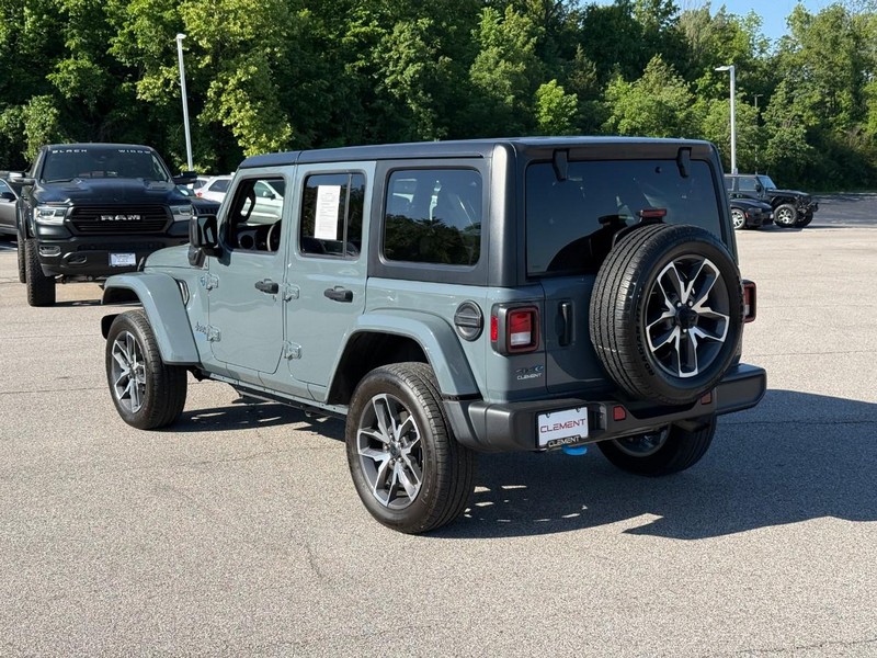 Jeep Wrangler 4xe Vehicle Full-screen Gallery Image 3