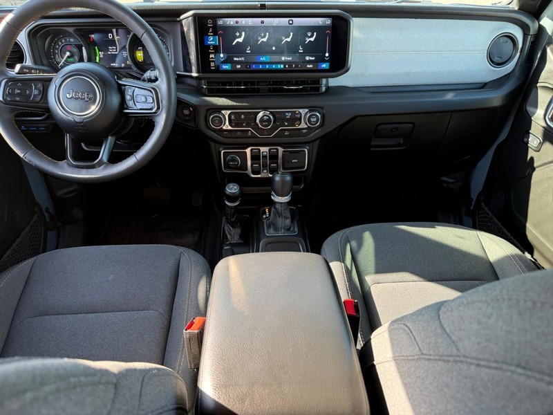 Jeep Wrangler 4xe Vehicle Full-screen Gallery Image 10