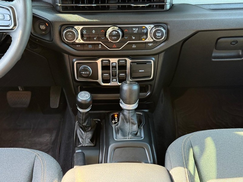 Jeep Wrangler 4xe Vehicle Full-screen Gallery Image 13