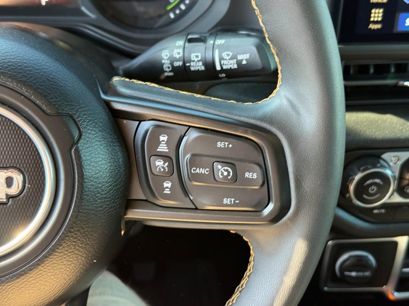 Jeep Wrangler 4xe Vehicle Full-screen Gallery Image 19