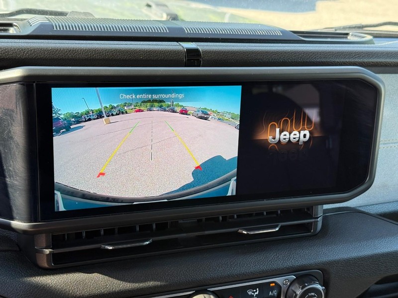 Jeep Wrangler 4xe Vehicle Full-screen Gallery Image 22