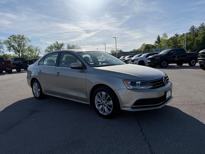 Volkswagen Jetta Sedan Vehicle Full-screen Gallery Image 7