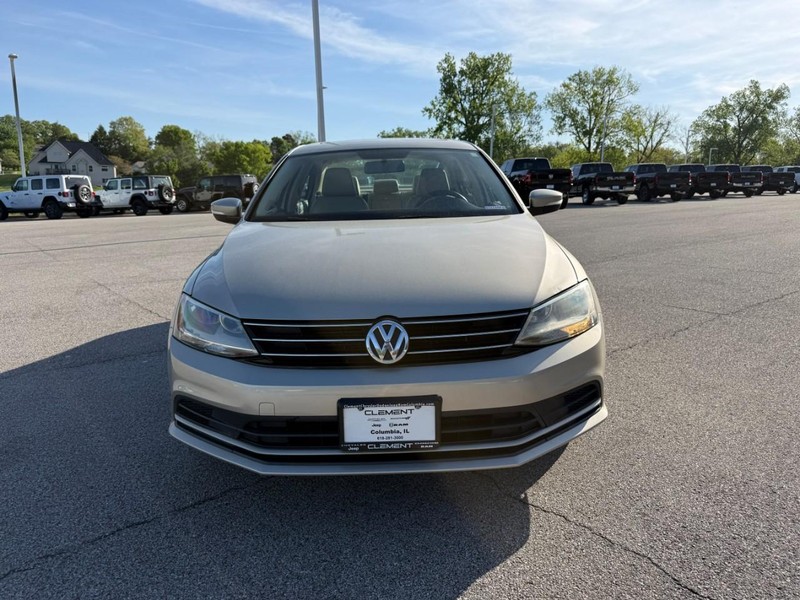 Volkswagen Jetta Sedan Vehicle Full-screen Gallery Image 8