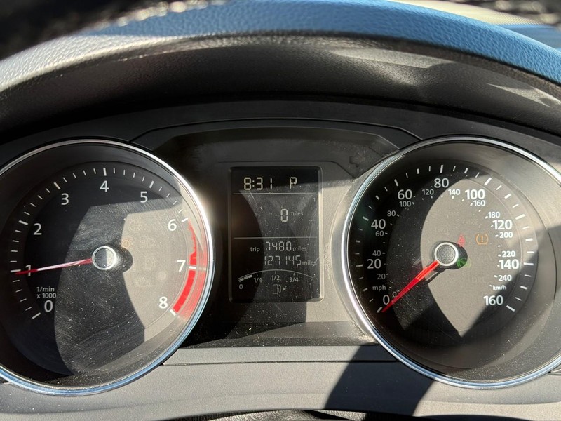 Volkswagen Jetta Sedan Vehicle Full-screen Gallery Image 20