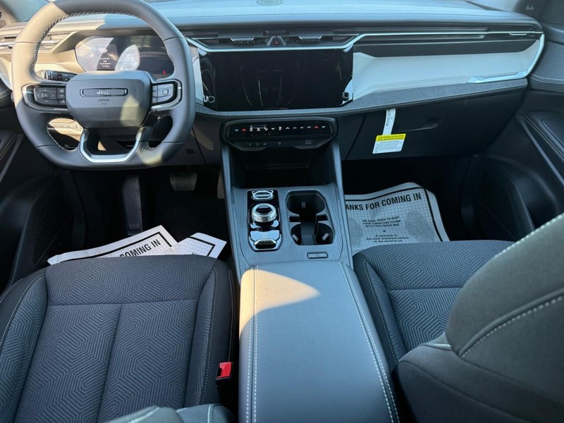 Jeep Cherokee Vehicle Image 09