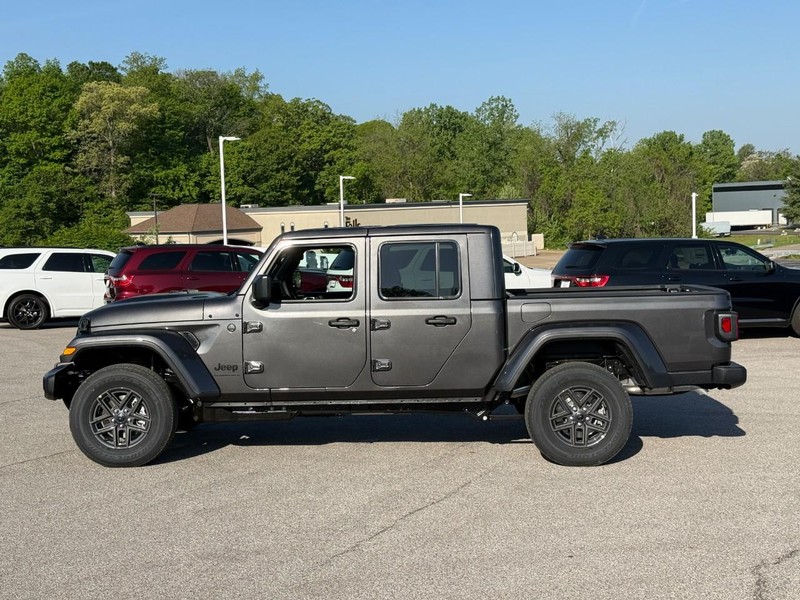 Jeep Gladiator Vehicle Image 03