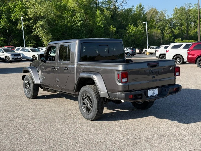 Jeep Gladiator Vehicle Image 04