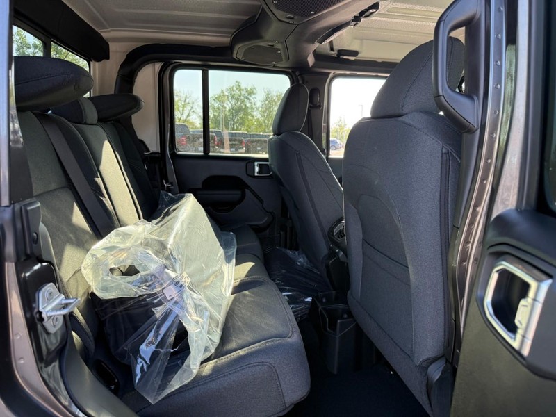 Jeep Gladiator Vehicle Image 07