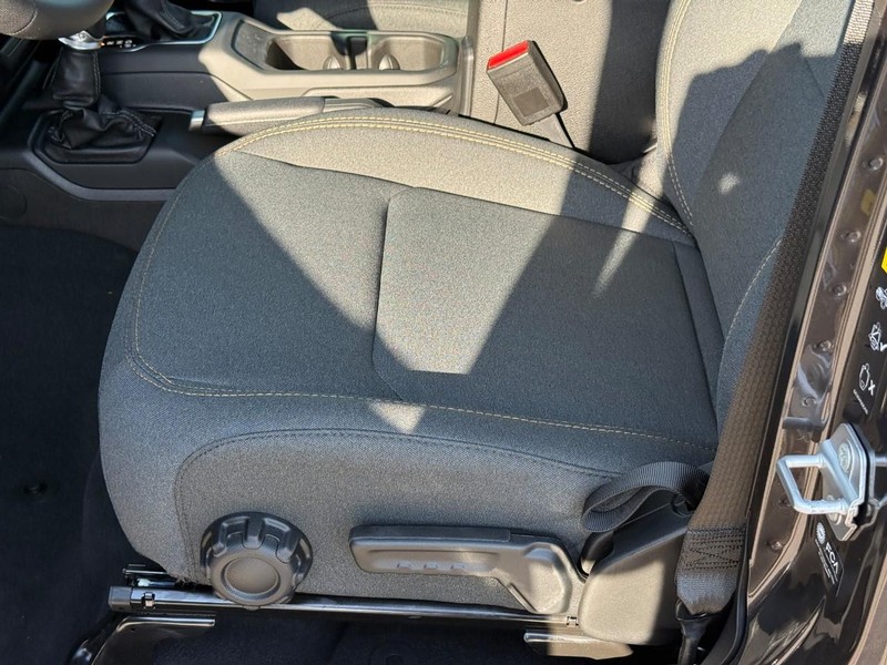 Jeep Gladiator Vehicle Image 09