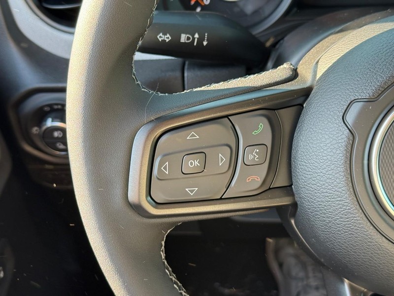 Jeep Gladiator Vehicle Image 12