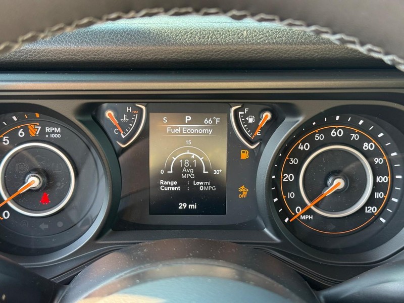 Jeep Gladiator Vehicle Image 14