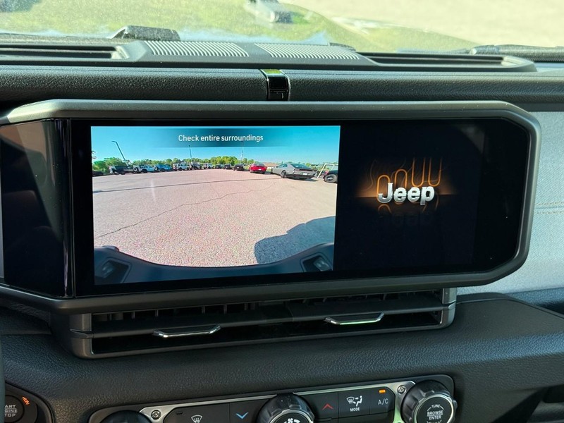 Jeep Gladiator Vehicle Image 17