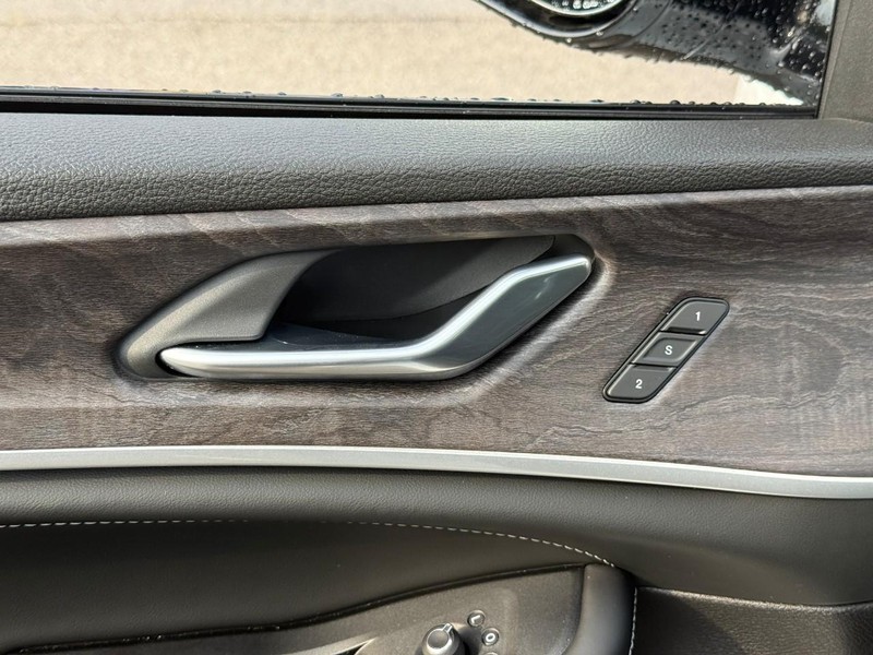 Jeep Grand Cherokee Vehicle Full-screen Gallery Image 12