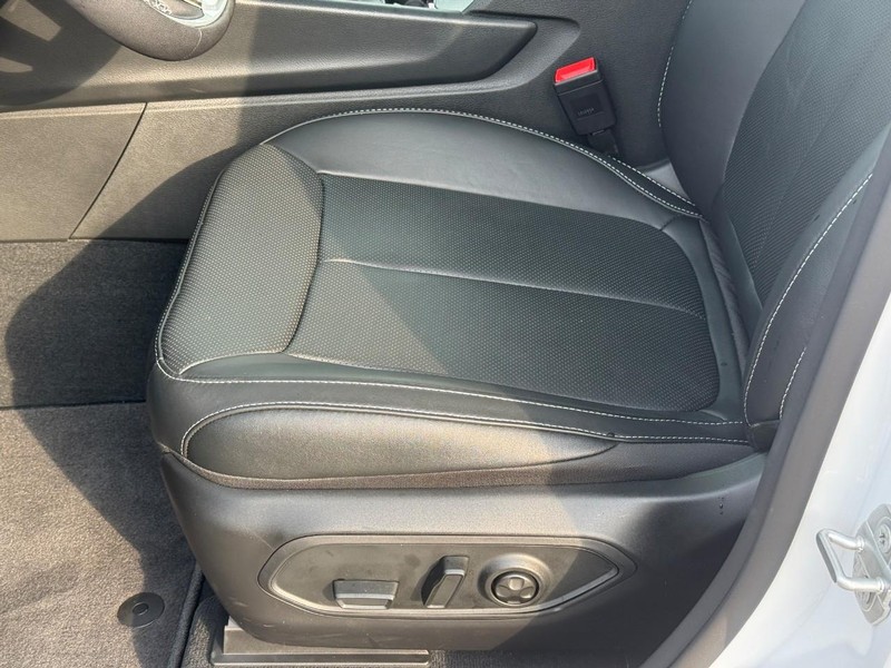 Jeep Grand Cherokee Vehicle Full-screen Gallery Image 13