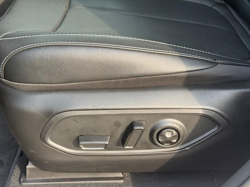Jeep Grand Cherokee Vehicle Full-screen Gallery Image 14