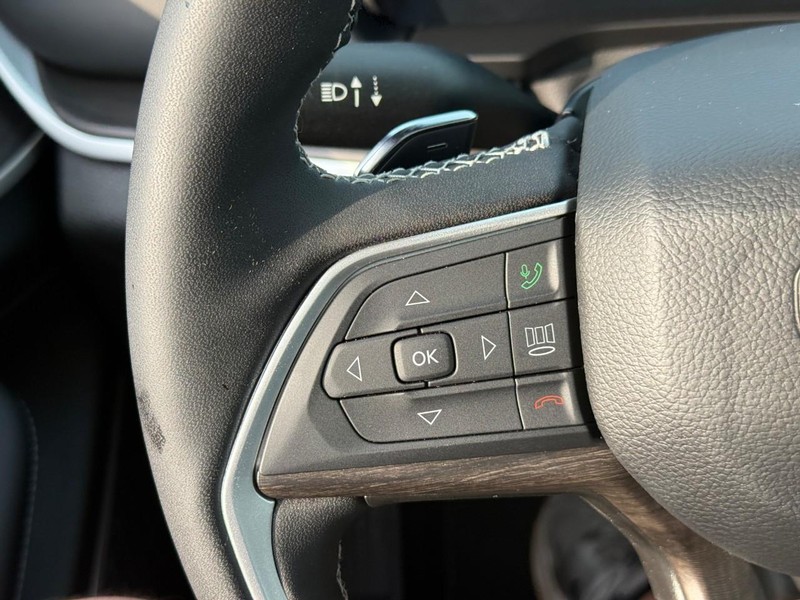 Jeep Grand Cherokee Vehicle Full-screen Gallery Image 15