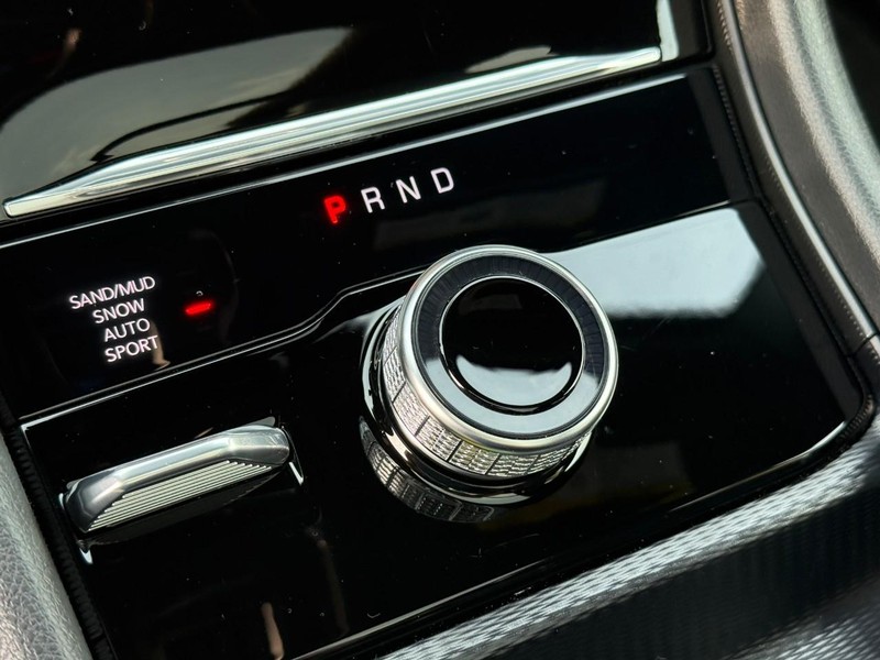 Jeep Grand Cherokee Vehicle Full-screen Gallery Image 17